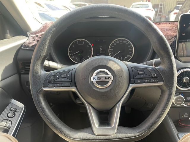 Nissan Sentra  第12張相片
