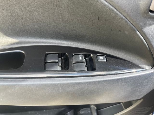 Mitsubishi Zinger  第14張相片