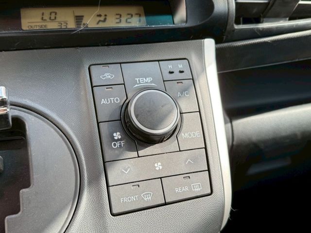 Toyota Wish  第10張相片