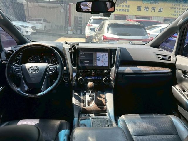 Toyota ALPHARD  第13張相片