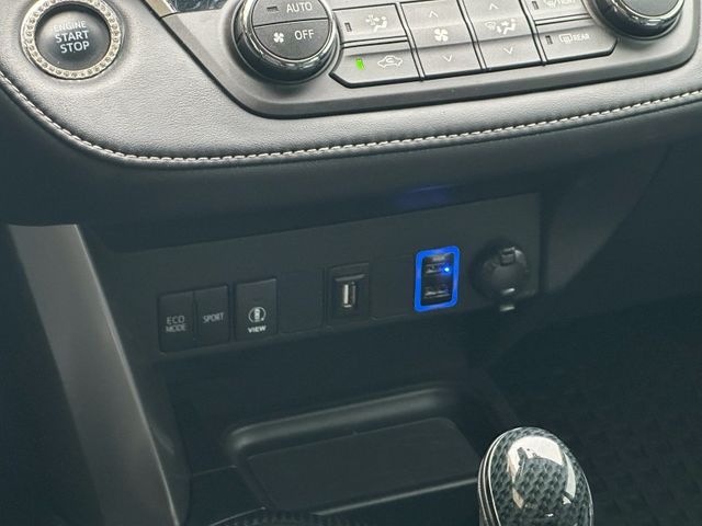 Toyota RAV4  第13張相片