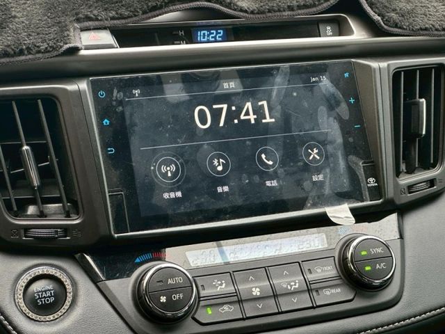 Toyota RAV4  第14張相片