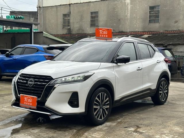 2022 kicks 白色  第1張相片