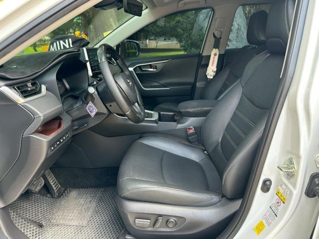 2022 RAV4 旗艦款 白色  第8張相片
