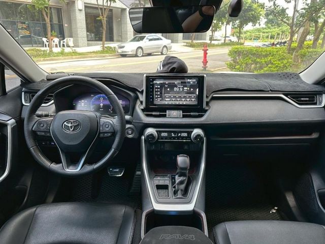 2022 RAV4 旗艦款 白色  第9張相片