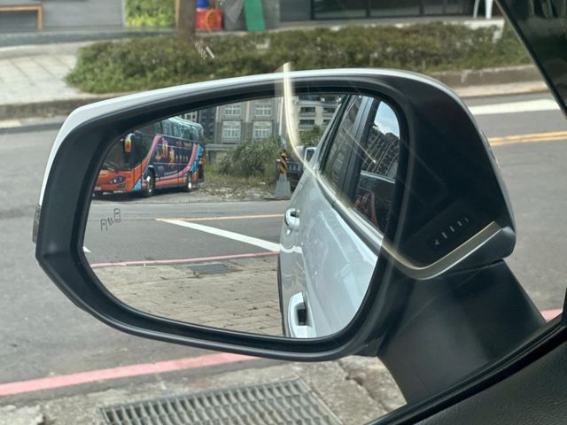 2022 RAV4 旗艦款 白色  第19張相片