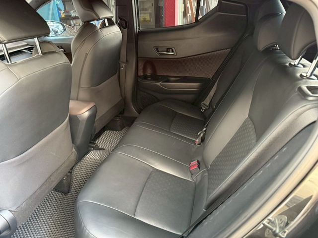 Toyota C-HR  第7張相片