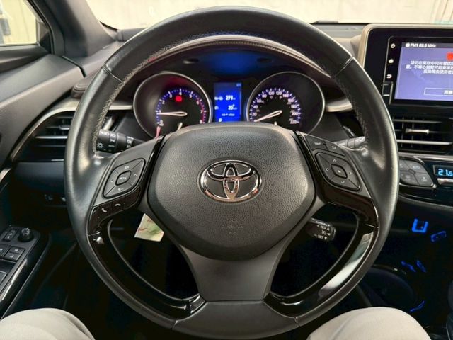 Toyota C-HR  第8張相片