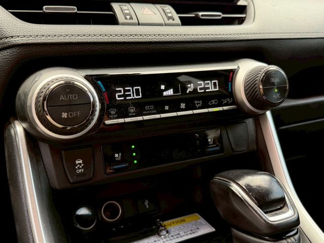 Toyota RAV4  第11張相片