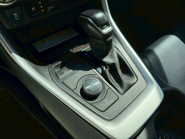 Toyota RAV4  第12張相片