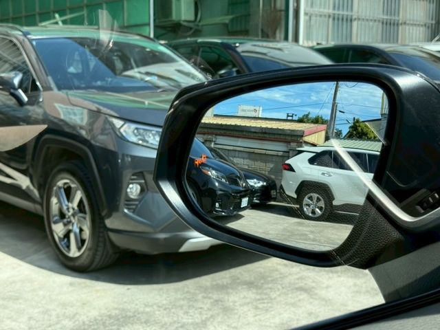 Toyota RAV4  第19張相片