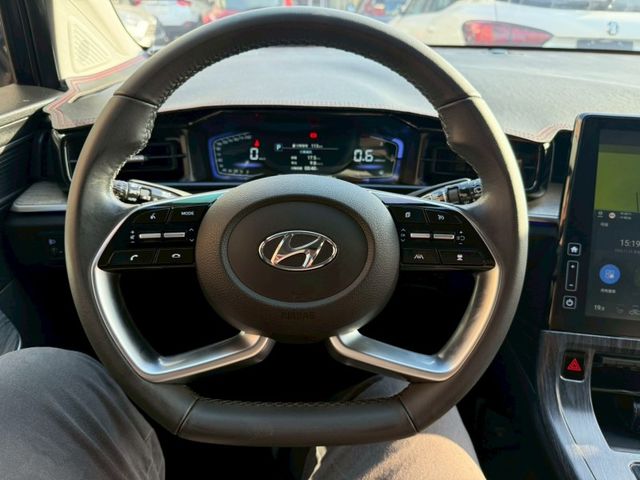 Hyundai Custin  第13張相片