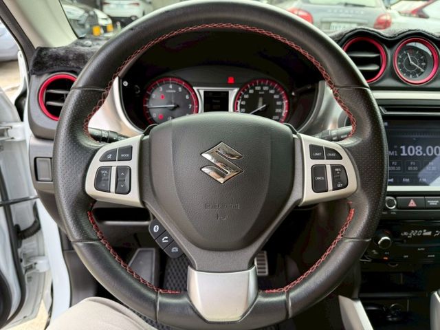 2016 VITARA 白  第8張相片