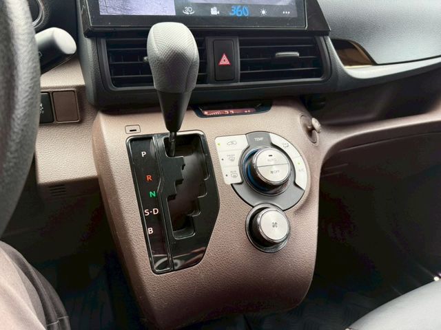 Toyota SIENTA  第13張相片