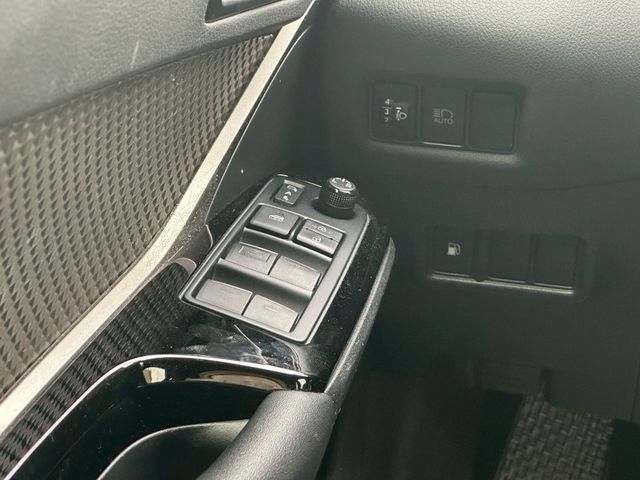 Toyota C-HR  第8張相片