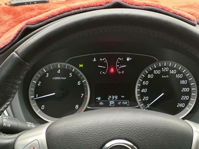 Nissan Sentra  第14張相片