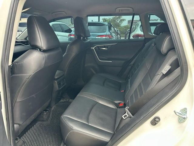 Toyota RAV4  第12張相片