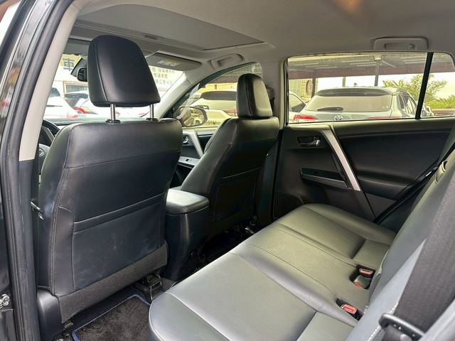 Toyota RAV4  第10張相片