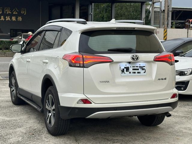 Toyota RAV4  第8張相片