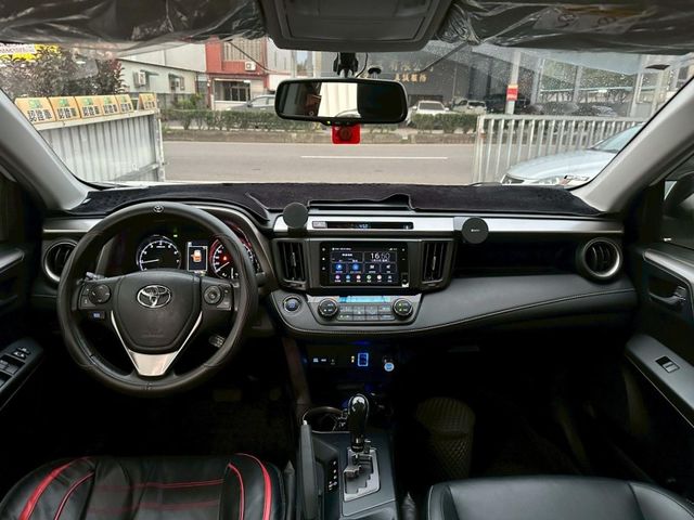 Toyota RAV4  第11張相片