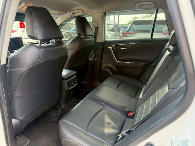 Toyota RAV4  第9張相片