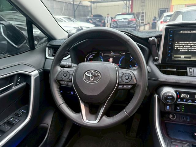 Toyota RAV4  第12張相片