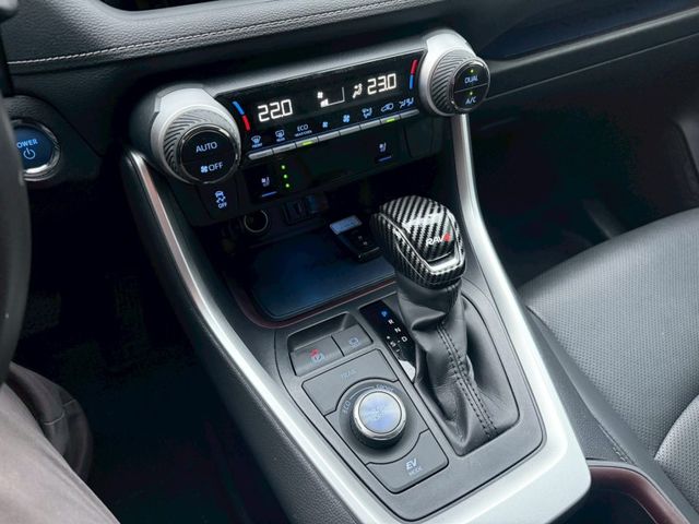 Toyota RAV4  第15張相片