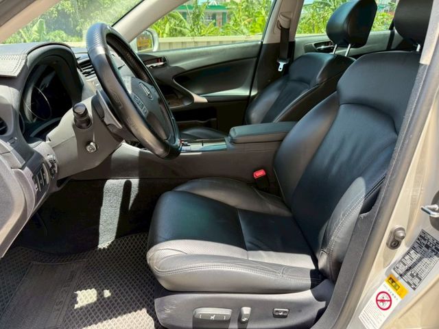 Lexus IS  第9張相片
