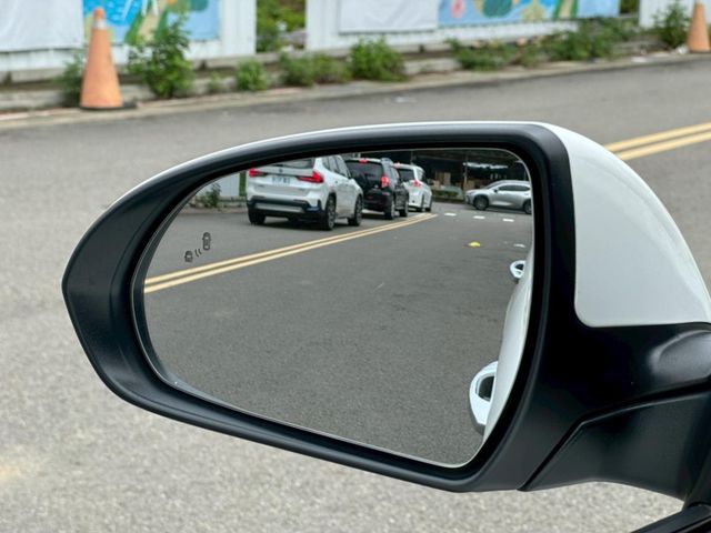 2019年Elantra Sport極速版 盲點偵測 白色  第3張相片