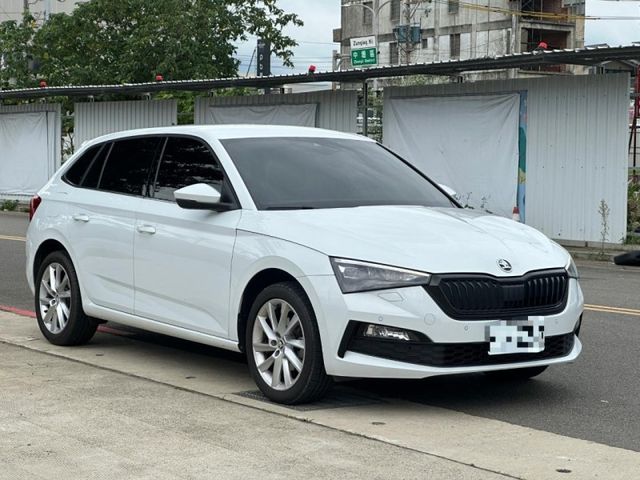 2022年SKODA SCALA 1.0TSI 白色  第5張相片