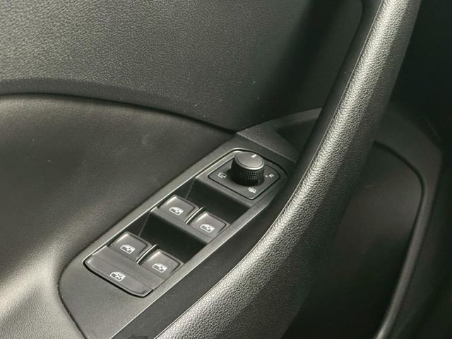 2022年SKODA SCALA 1.0TSI 白色  第15張相片