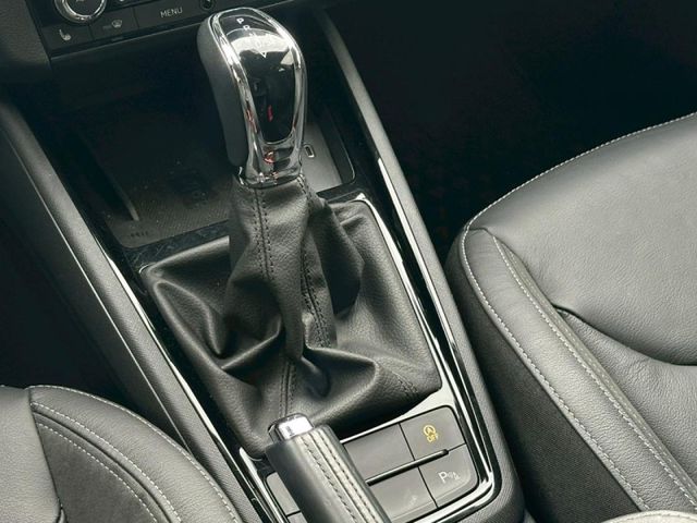 2022年SKODA SCALA 1.0TSI 白色  第16張相片