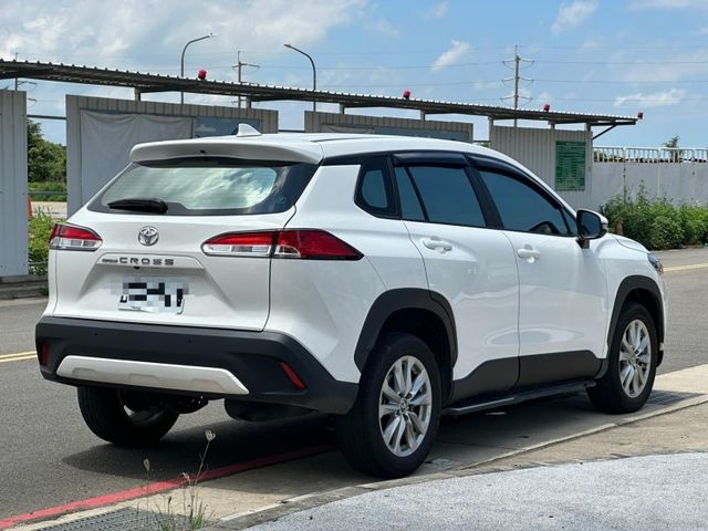 2025年Toyota Cross 豪華款 白色  第7張相片
