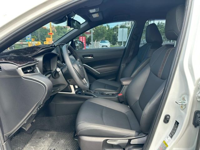 2025年Toyota Cross 豪華款 白色  第12張相片
