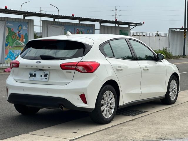 2022年FOCUS 5D LOMMEL X版 白色  第7張相片