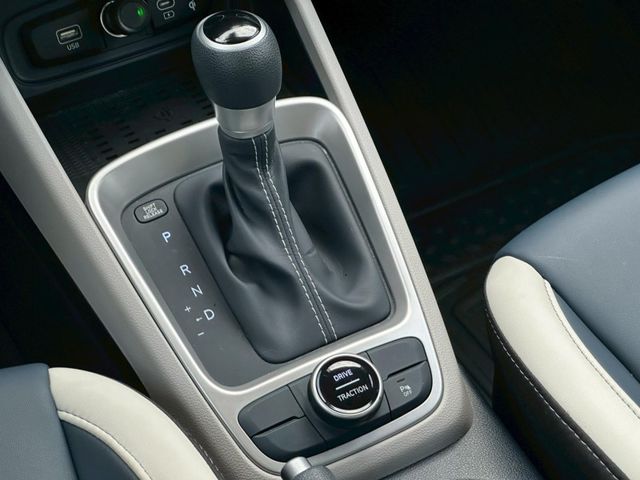 2024年 現代 VENUE GLB 雙色 藍白 原廠保養  第15張相片