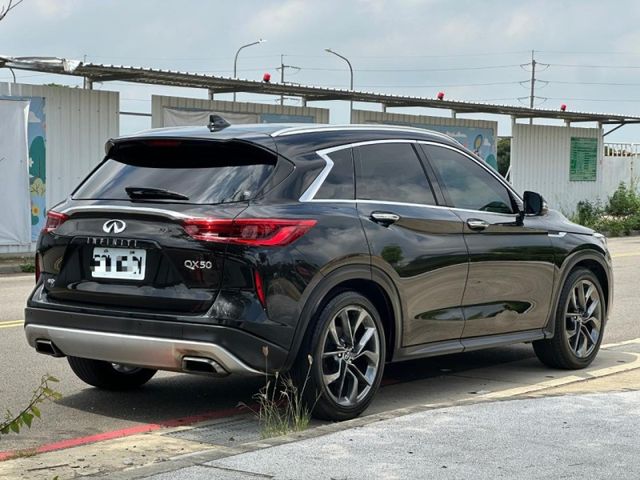 2018年INFINITI QX50 AWD 旗艦款 原廠保養 黑色  第5張相片