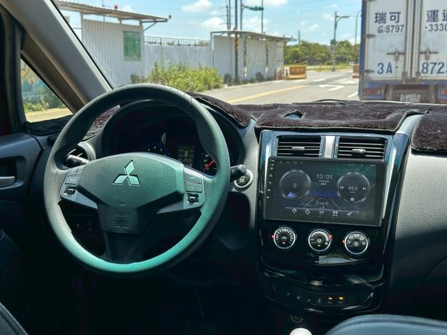 2022年 三菱 COLT PLUS 輕鬆型 盲點 環景 電尾門 紅色  第14張相片