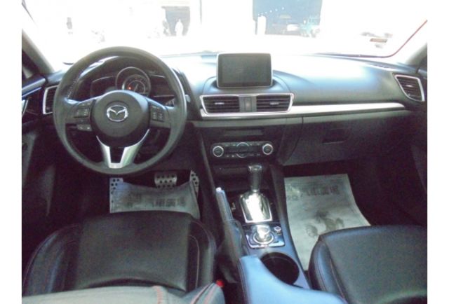 Mazda MAZDA3  第9張相片