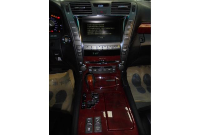 Lexus LS460  第9張相片