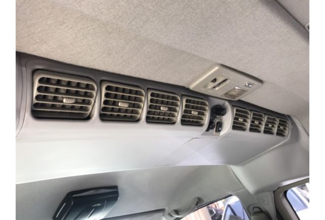 2002 Mitsubishi Space Gear 2.4  第13張相片
