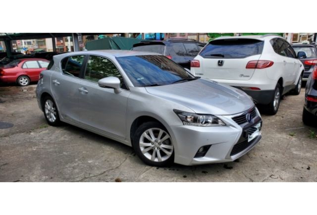 2014 CT200H 大電池9萬已更換 前車主很顧車  第1張相片