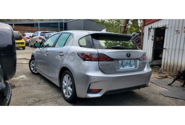 2014 CT200H 大電池9萬已更換 前車主很顧車  第3張相片