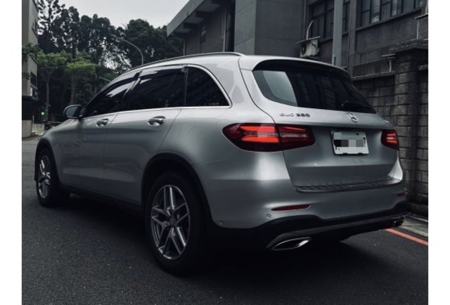 2017款 BENZ GLC250 4MATIC 銀  第5張相片