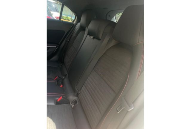 2017 benz A180 稀有跑少物件 準時保養 小改款 沒毛病  第8張相片