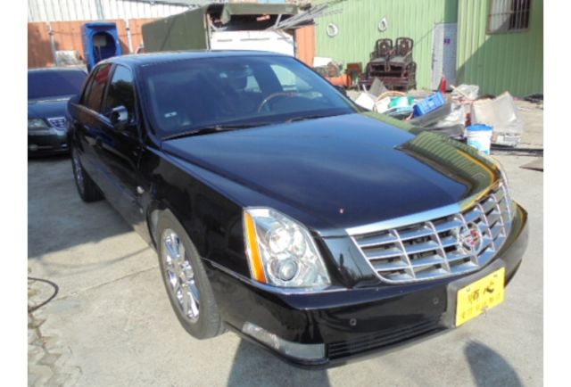 Cadillac DTS  第1張相片