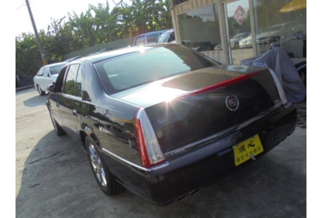 Cadillac DTS  第4張相片