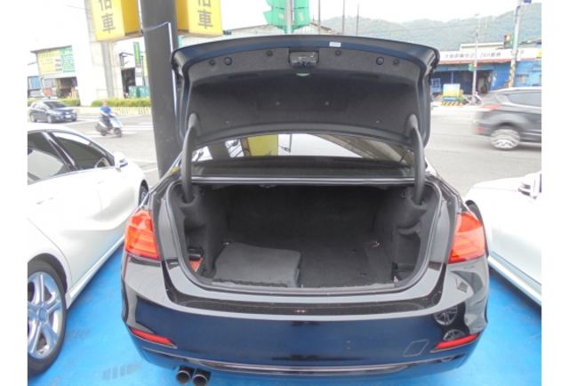 BMW 328I  第7張相片