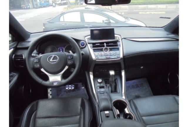 Lexus NX300h  第8張相片
