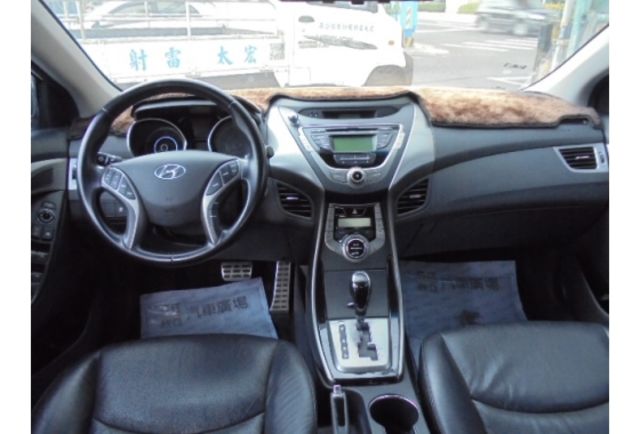 Hyundai ELANTRA  第8張相片